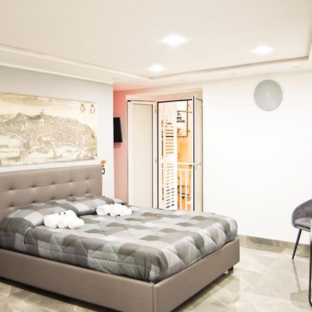 Suite Napoli Sotterranea Con Vasca Idromassaggio Naples Exterior photo