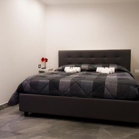 Suite Napoli Sotterranea Con Vasca Idromassaggio Naples Exterior photo