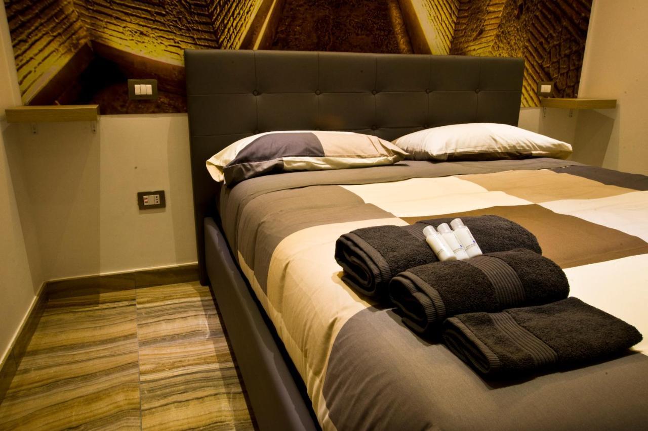Suite Napoli Sotterranea Con Vasca Idromassaggio Naples Exterior photo