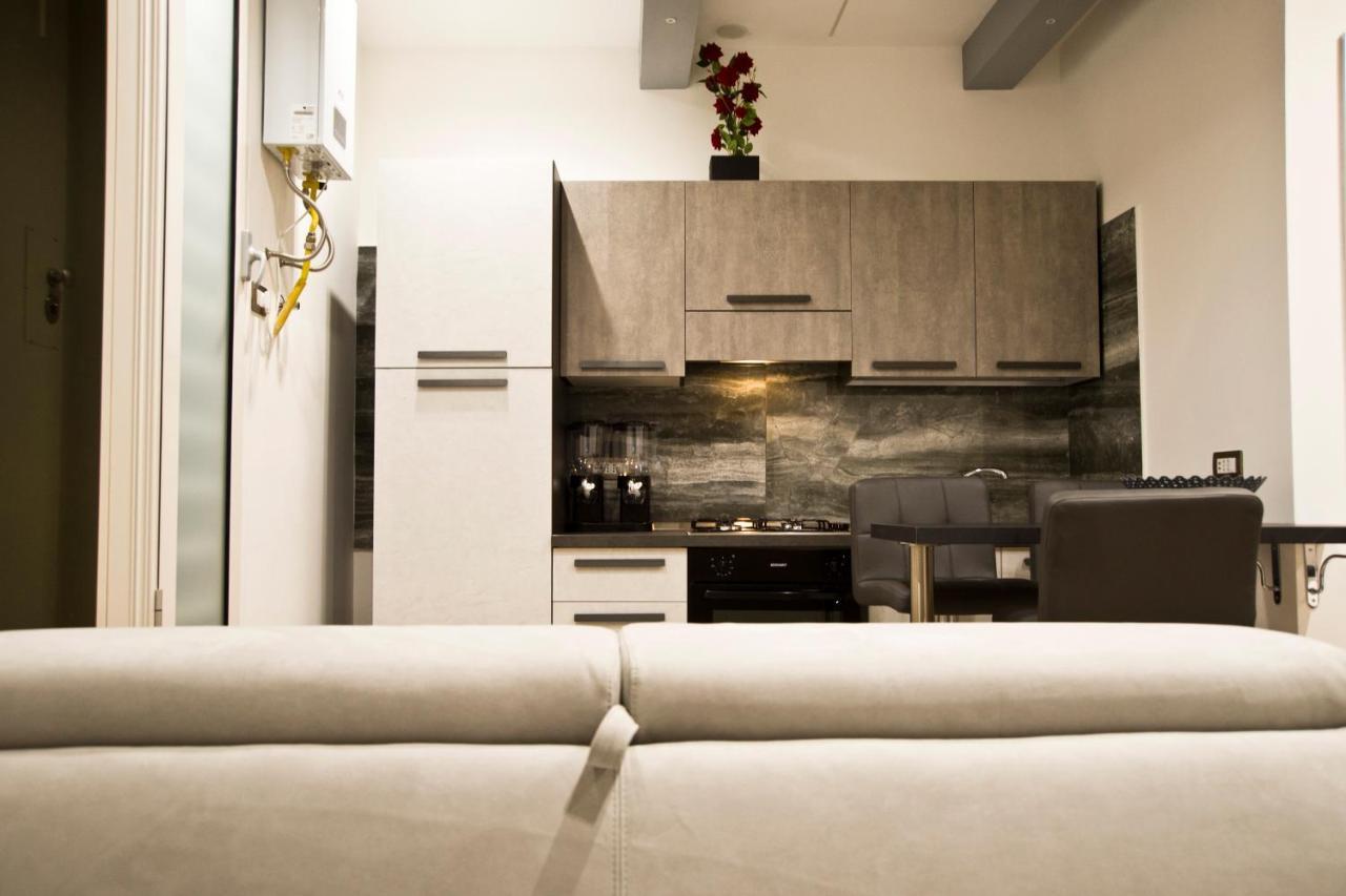 Suite Napoli Sotterranea Con Vasca Idromassaggio Naples Exterior photo