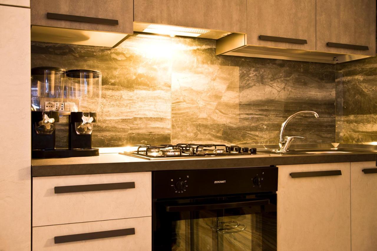 Suite Napoli Sotterranea Con Vasca Idromassaggio Naples Exterior photo
