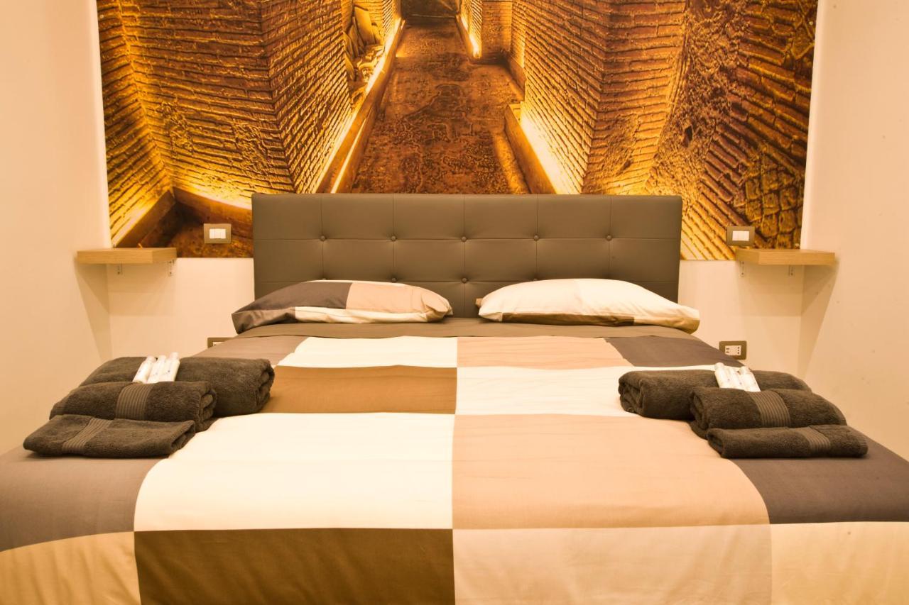 Suite Napoli Sotterranea Con Vasca Idromassaggio Naples Exterior photo