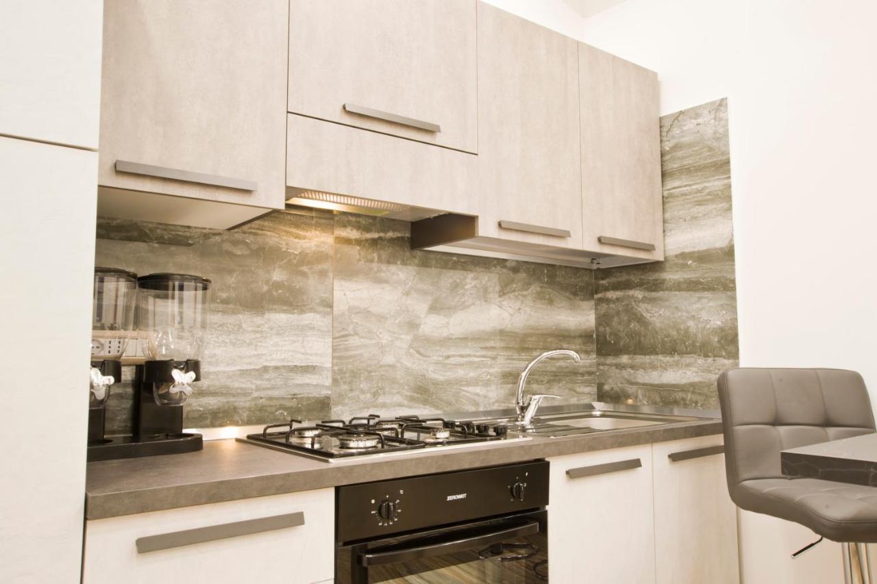 Suite Napoli Sotterranea Con Vasca Idromassaggio Naples Exterior photo