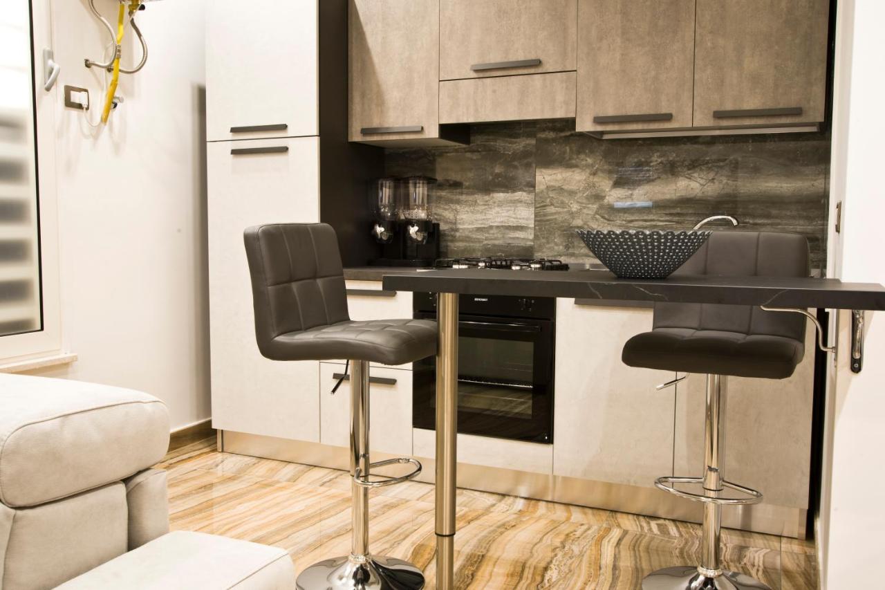 Suite Napoli Sotterranea Con Vasca Idromassaggio Naples Exterior photo
