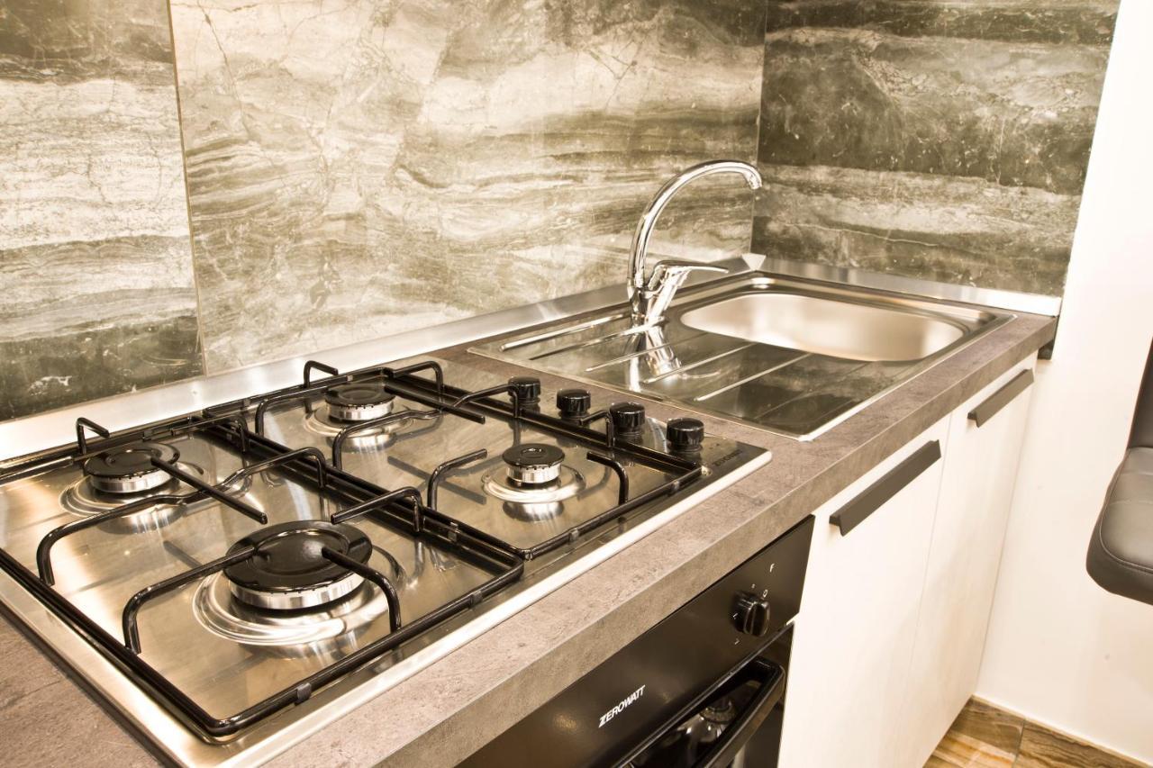 Suite Napoli Sotterranea Con Vasca Idromassaggio Naples Exterior photo