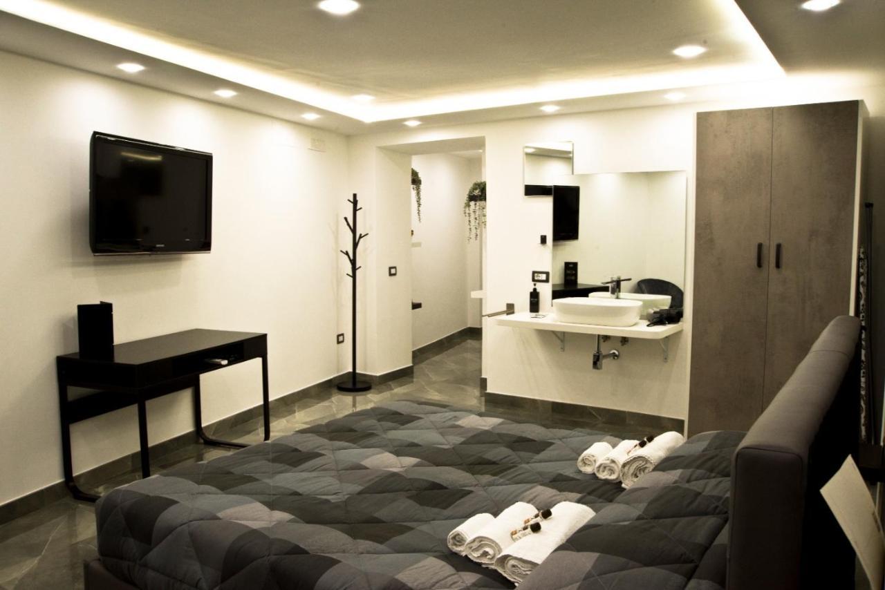 Suite Napoli Sotterranea Con Vasca Idromassaggio Naples Exterior photo