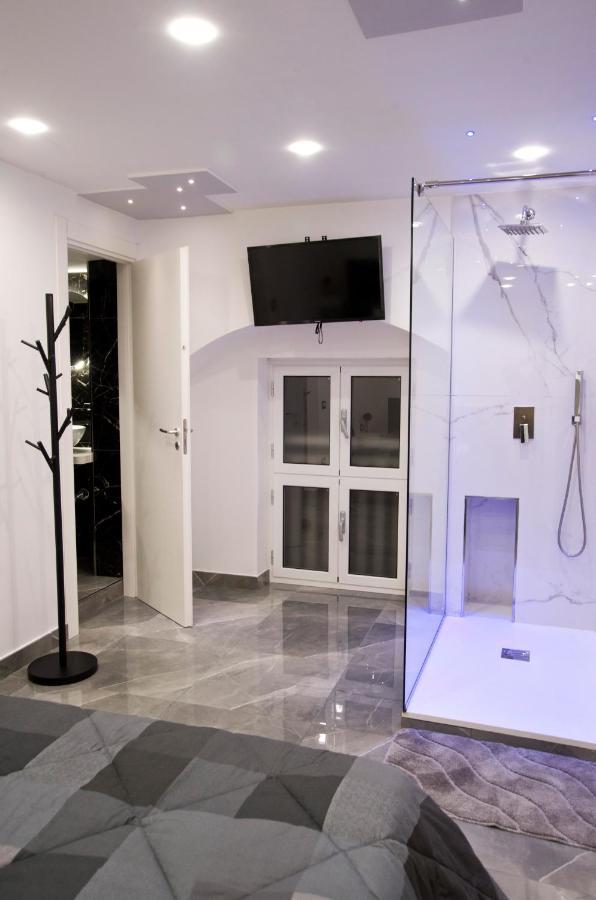 Suite Napoli Sotterranea Con Vasca Idromassaggio Naples Exterior photo