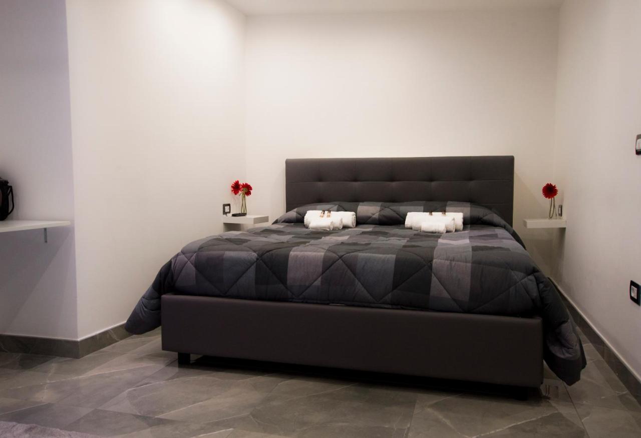 Suite Napoli Sotterranea Con Vasca Idromassaggio Naples Exterior photo